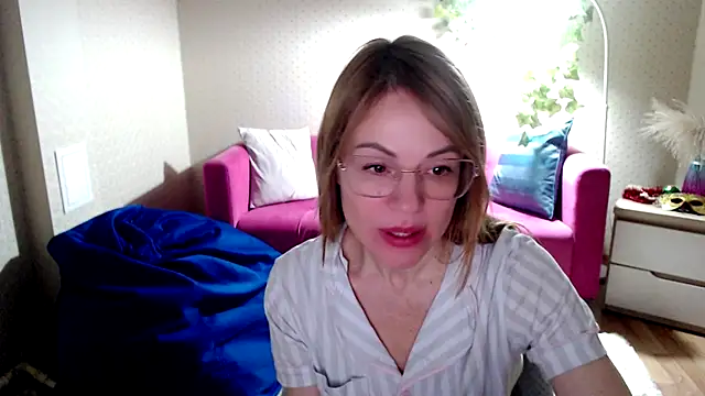 shy hot cat online show from November 29, 2025, 9:56 am