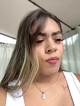 Snapshot of MayaMoanXXX chatting on October 22, 2025, 1:11 pm MayaMoanXXX online show from October 22, 2025, 1:11 pm