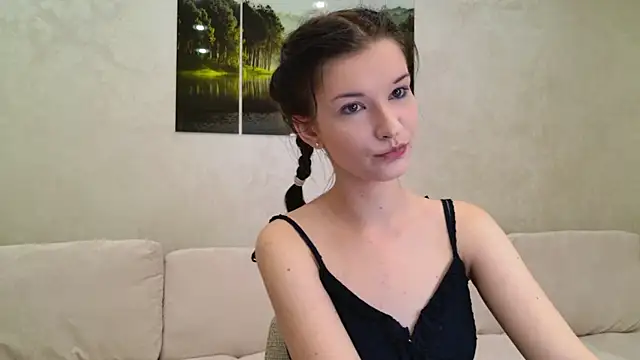 Snapshot of sweet_strawber chatting on September 14, 2025, 8:19 pm sweet strawber online show from September 14, 2025, 8:19 pm