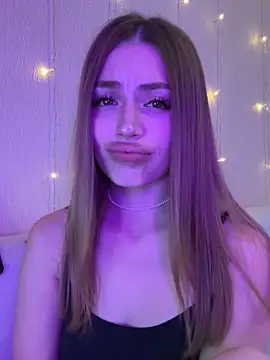 Elizabeth Tay online show from November 20, 2025, 5:56 pm