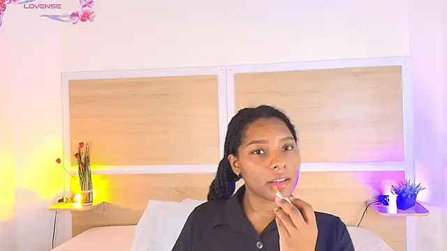 ValeryCortezm online show from November 1, 2025, 1:46 pm