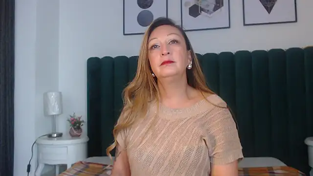 Snapshot of VictoriaQueen_Fg chatting on October 6, 2025, 12:35 pm VictoriaQueen Fg online show from October 6, 2025, 12:35 pm
