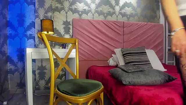 VictoriaQueen Fg online show from November 8, 2025, 12:49 pm