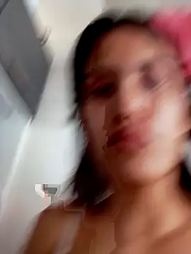 Snapshot of Isa_Rouse__ chatting on October 31, 2025, 2:40 pm Isa Rouse online show from October 31, 2025, 2:40 pm