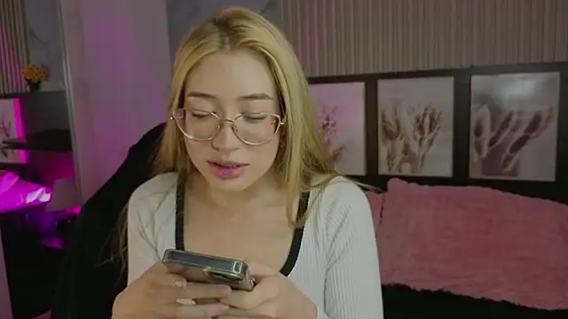 Snapshot of tokyoluu chatting on September 17, 2025, 9:49 pm tokyoluu online show from September 17, 2025, 9:49 pm