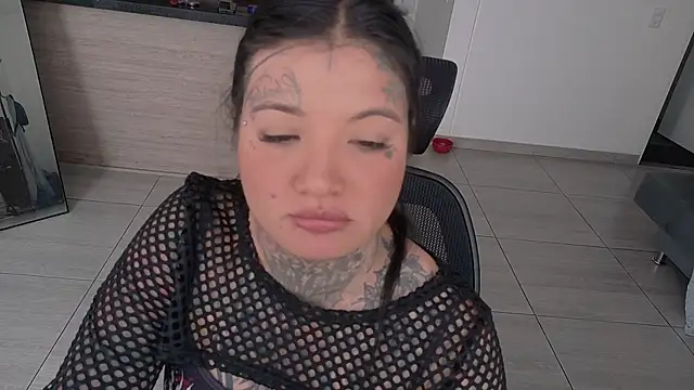 Snapshot of Unatatuada chatting on November 4, 2025, 7:35 pm Unatatuada online show from November 4, 2025, 7:35 pm