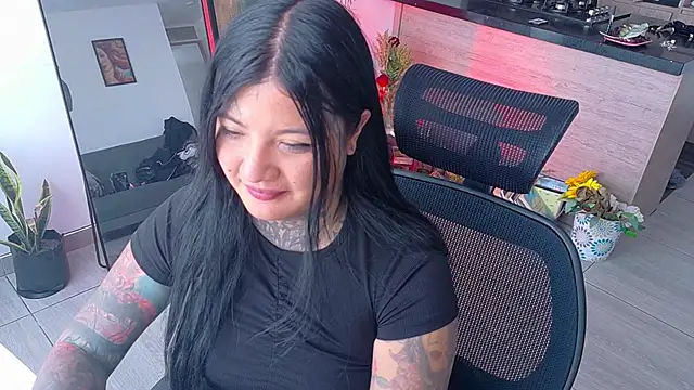 Snapshot of Unatatuada chatting on December 2, 2025, 7:20 pm Unatatuada online show from December 2, 2025, 7:20 pm