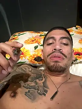 Snapshot of busnfatnutsLildee chatting on December 14, 2025, 6:19 am busnfatnutsLildee online show from December 14, 2025, 6:19 am