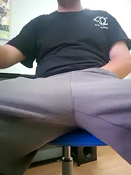 Snapshot of matzezsk chatting on September 12, 2025, 10:37 am matzezsk online show from September 12, 2025, 10:37 am