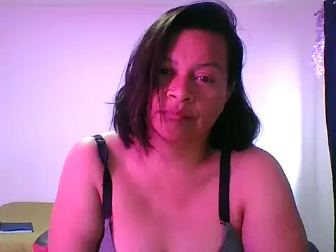adri89-g online show from September 26, 2025, 4:22 pm