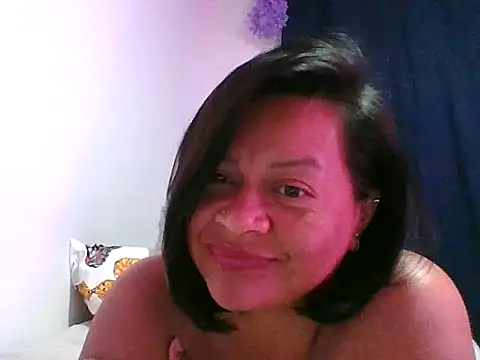 adri89-g online show from October 16, 2025, 11:39 pm