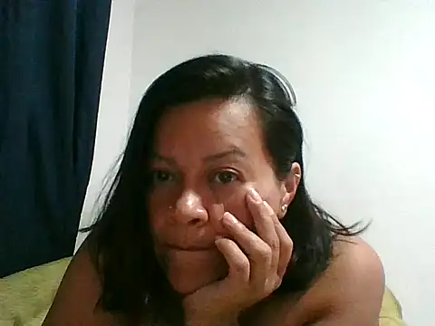 Snapshot of adri89-g chatting on October 30, 2025, 7:14 pm adri89-g online show from October 30, 2025, 7:14 pm