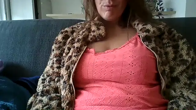 Snapshot of samantaatw chatting on September 17, 2025, 11:01 am samantaatw online show from September 17, 2025, 11:01 am