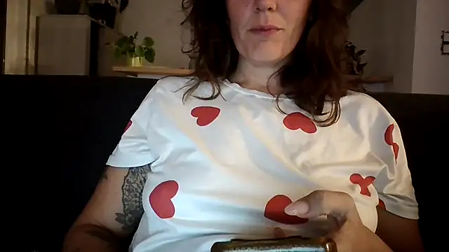 Snapshot of samantaatw chatting on September 25, 2025, 10:24 pm samantaatw online show from September 25, 2025, 10:24 pm