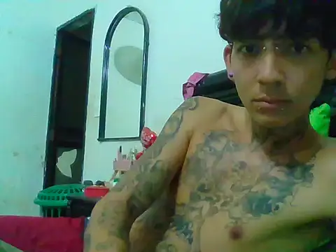 Snapshot of LaParKa31 chatting on September 13, 2025, 12:10 am LaParKa31 online show from September 13, 2025, 12:10 am