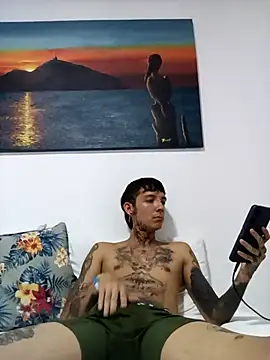 Snapshot of LaParKa31 chatting on October 25, 2025, 1:35 am LaParKa31 online show from October 25, 2025, 1:35 am