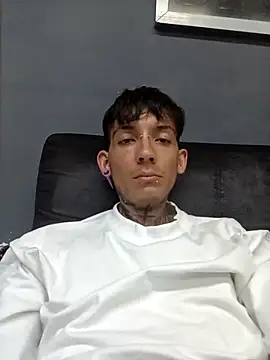 Snapshot of LaParKa31 chatting on November 10, 2025, 10:20 pm LaParKa31 online show from November 10, 2025, 10:20 pm