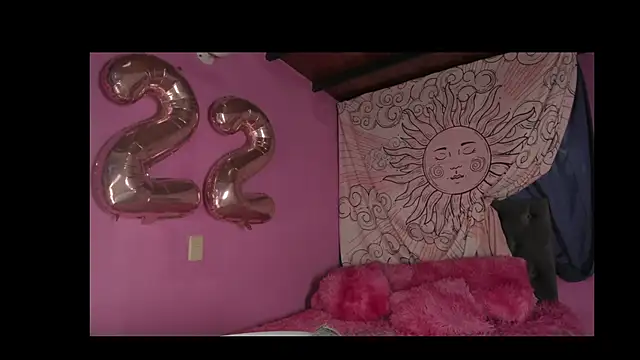 Snapshot of Missmoonstar chatting on September 15, 2025, 10:32 pm Missmoonstar online show from September 15, 2025, 10:32 pm