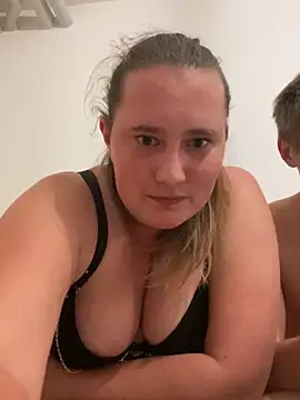 Snapshot of CurvySabrina chatting on September 29, 2025, 11:09 pm CurvySabrina online show from September 29, 2025, 11:09 pm