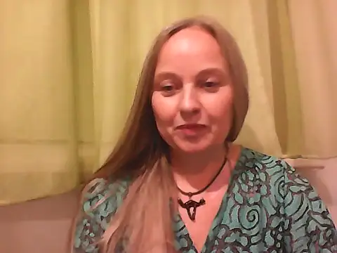 Snapshot of Rosivah chatting on September 17, 2025, 10:00 pm Rosivah online show from September 17, 2025, 10:00 pm
