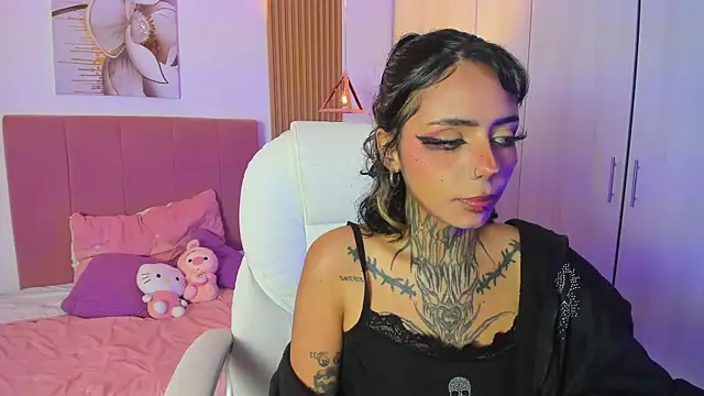 Snapshot of KoraRousee chatting on September 28, 2025, 1:38 pm KoraRousee online show from September 28, 2025, 1:38 pm