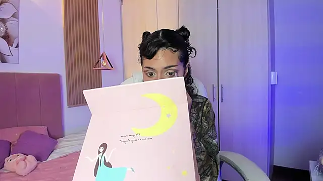 Snapshot of KoraRousee chatting on October 14, 2025, 1:45 pm KoraRousee online show from October 14, 2025, 1:45 pm