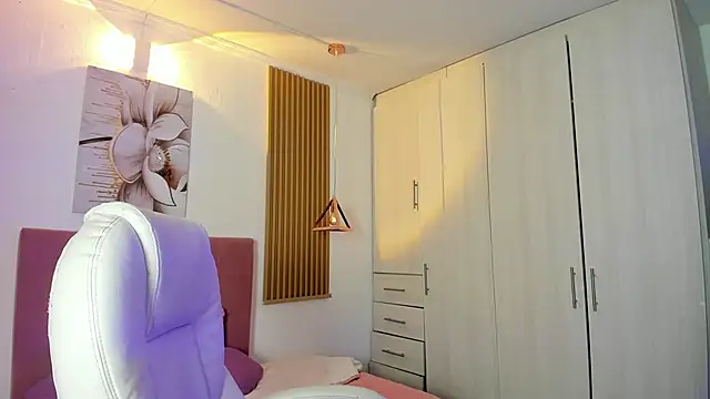 Snapshot of KoraRousee chatting on October 16, 2025, 1:12 pm KoraRousee online show from October 16, 2025, 1:12 pm