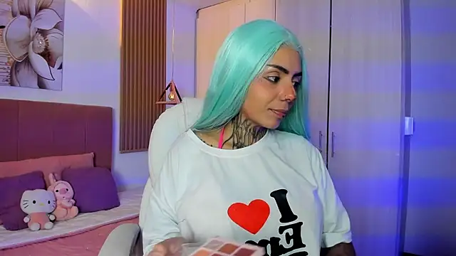 Snapshot of KoraRousee chatting on October 18, 2025, 1:34 pm KoraRousee online show from October 18, 2025, 1:34 pm