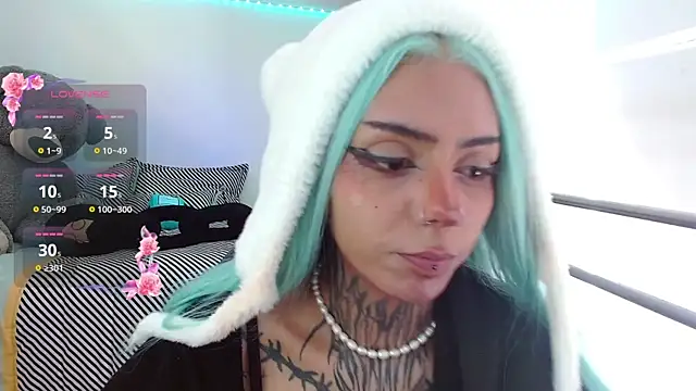 Snapshot of KoraRousee chatting on November 18, 2025, 2:43 pm KoraRousee online show from November 18, 2025, 2:43 pm