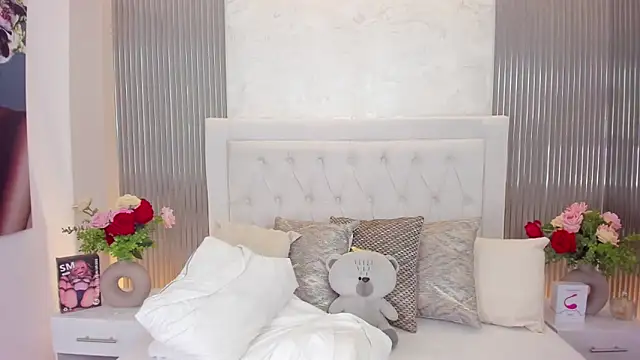 Snapshot of MelodySweetHoney chatting on November 12, 2025, 3:34 pm MelodySweetHoney online show from November 12, 2025, 3:34 pm