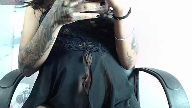 MavisManson online show from October 23, 2025, 8:18 pm