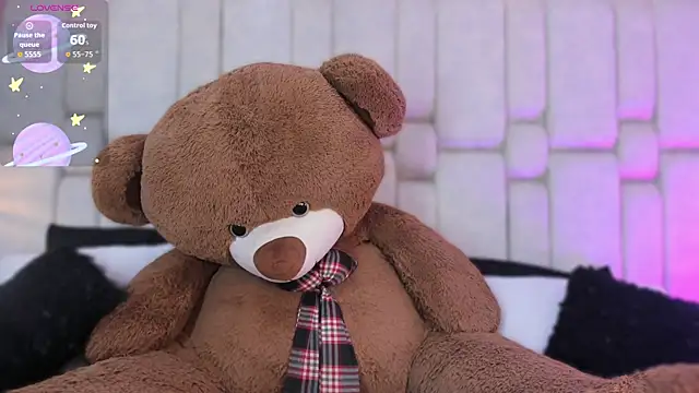 Snapshot of _GigiDoll_ chatting on November 26, 2025, 11:55 am GigiDoll online show from November 26, 2025, 11:55 am