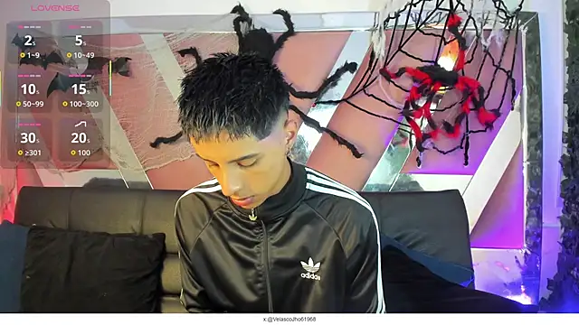 Snapshot of EstivenSallas chatting on October 8, 2025, 7:33 pm EstivenSallas online show from October 8, 2025, 7:33 pm