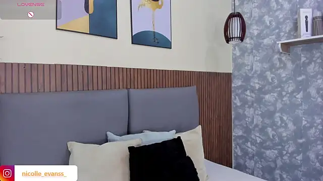 EmillyHarper  online show from November 28, 2025, 4:04 am