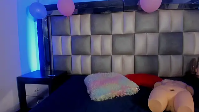 abbiecollins js online show from November 24, 2025, 5:07 am