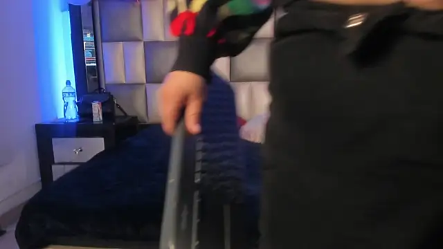 abbiecollins js online show from November 25, 2025, 3:39 am