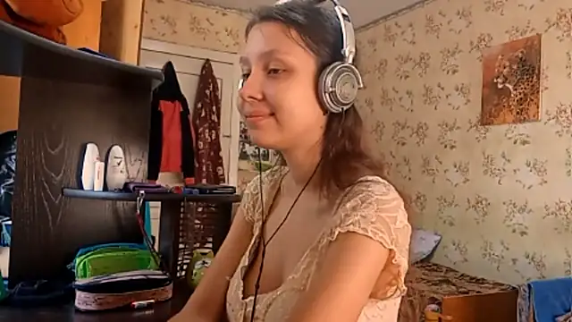 Snapshot of QutieDaSweet chatting on September 22, 2025, 6:15 am QutieDaSweet online show from September 22, 2025, 6:15 am