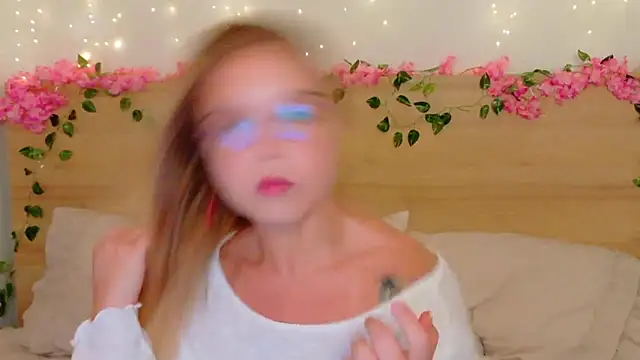 Lilith Bonheur online show from November 8, 2025, 9:24 pm