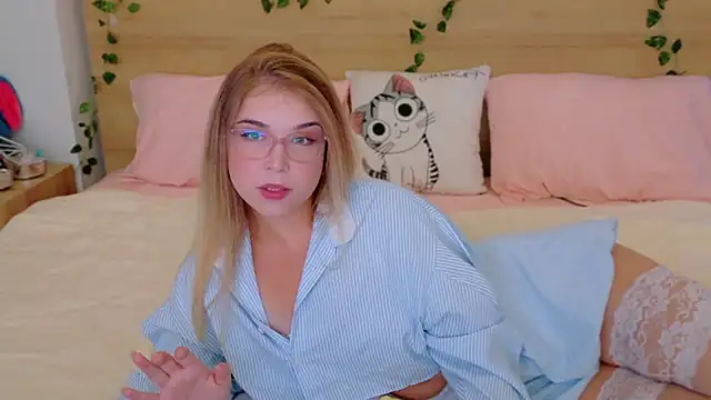 Lilith Bonheur online show from November 23, 2025, 5:57 pm