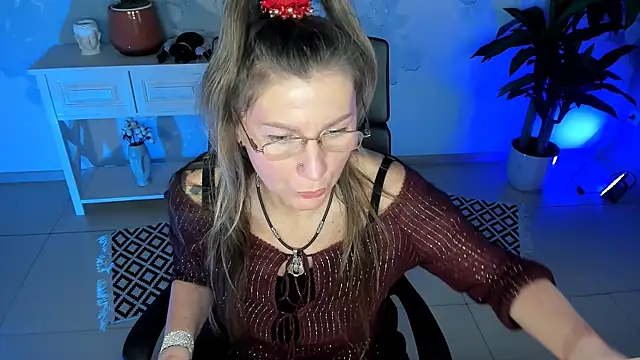 Snapshot of UmaSpace chatting on November 30, 2025, 5:11 am UmaSpace online show from November 30, 2025, 5:11 am