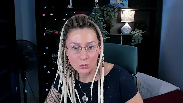 Snapshot of UmaSpace chatting on December 20, 2025, 5:14 am UmaSpace online show from December 20, 2025, 5:14 am