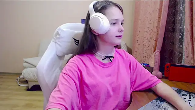 Snapshot of SharybbFace chatting on November 3, 2025, 3:02 pm SharybbFace online show from November 3, 2025, 3:02 pm