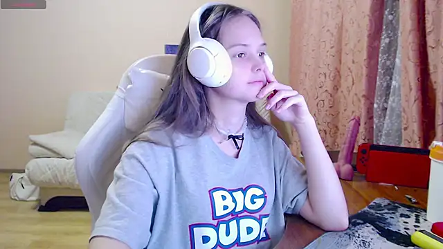 Snapshot of SharybbFace chatting on November 4, 2025, 3:11 pm SharybbFace online show from November 4, 2025, 3:11 pm