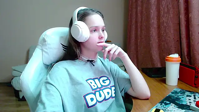 Snapshot of SharybbFace chatting on November 5, 2025, 3:01 pm SharybbFace online show from November 5, 2025, 3:01 pm