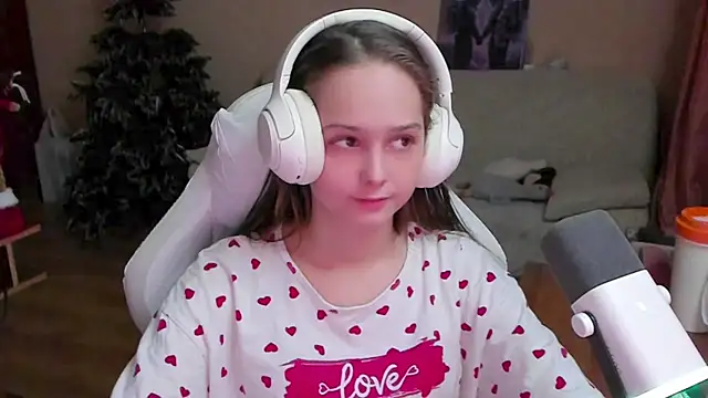 Snapshot of SharybbFace chatting on December 4, 2025, 3:10 pm SharybbFace online show from December 4, 2025, 3:10 pm