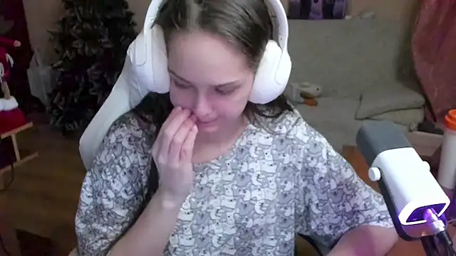 Snapshot of SharybbFace chatting on December 5, 2025, 3:09 pm SharybbFace online show from December 5, 2025, 3:09 pm