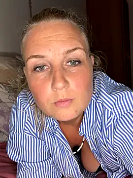 Snapshot of The_Real_Blondie chatting on September 14, 2025, 12:37 pm The Real Blondie online show from September 14, 2025, 12:37 pm