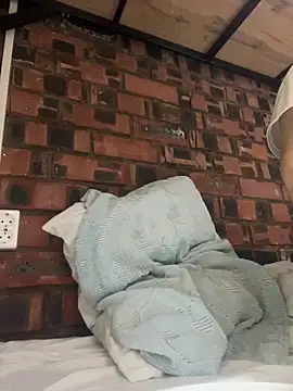 Snapshot of LAURA_LLL chatting on November 17, 2025, 7:41 pm LAURA LLL online show from November 17, 2025, 7:41 pm