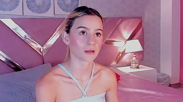 Snapshot of ChloeLaurentt chatting on November 3, 2025, 8:32 pm ChloeLaurentt online show from November 3, 2025, 8:32 pm