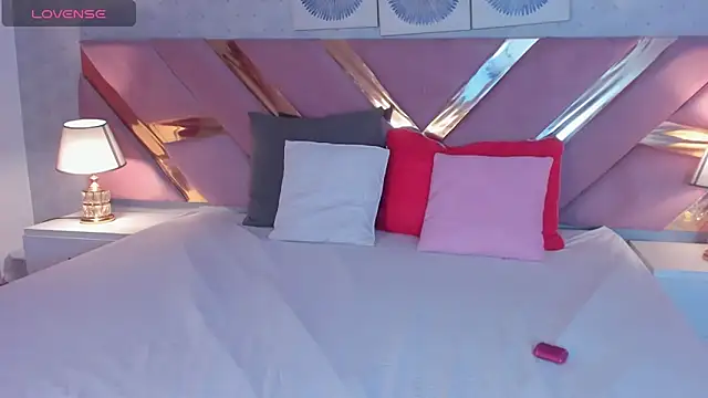 Snapshot of ChloeLaurentt chatting on November 13, 2025, 2:49 pm ChloeLaurentt online show from November 13, 2025, 2:49 pm